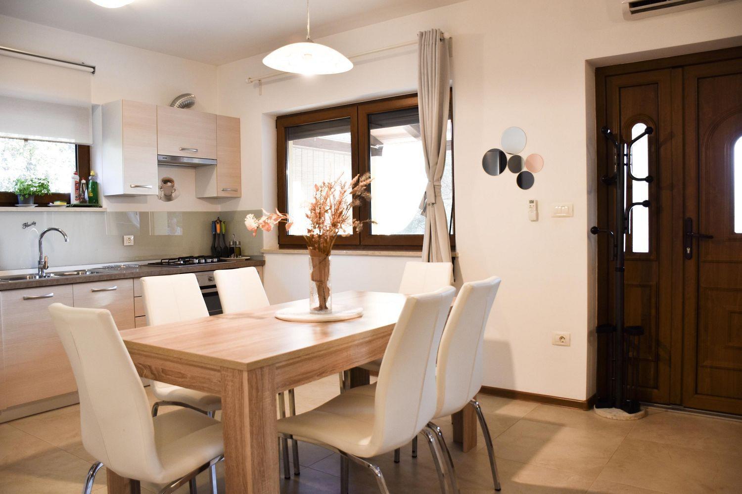 Hundefreundliches Nur 500 Meter Zum Mit Meerblick Und Tollem Privatgarten * Rovinj